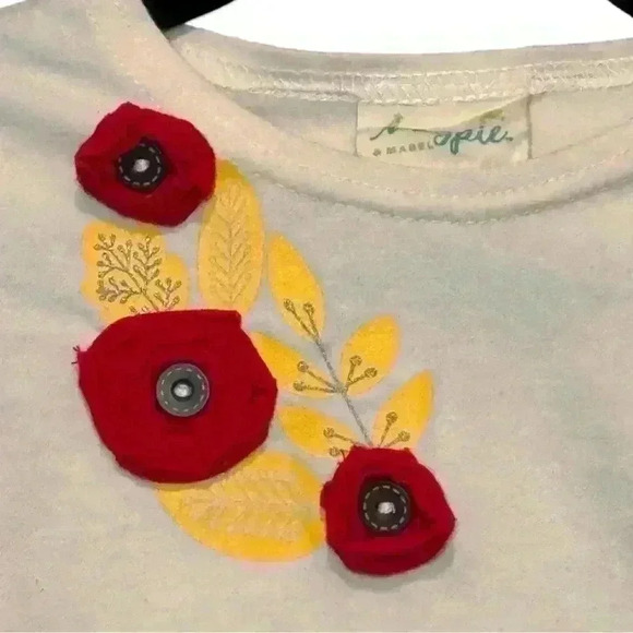 Magpie & Mabel - Cream top w Rose embellishments- Girls size 5 - Picture 2 of 4